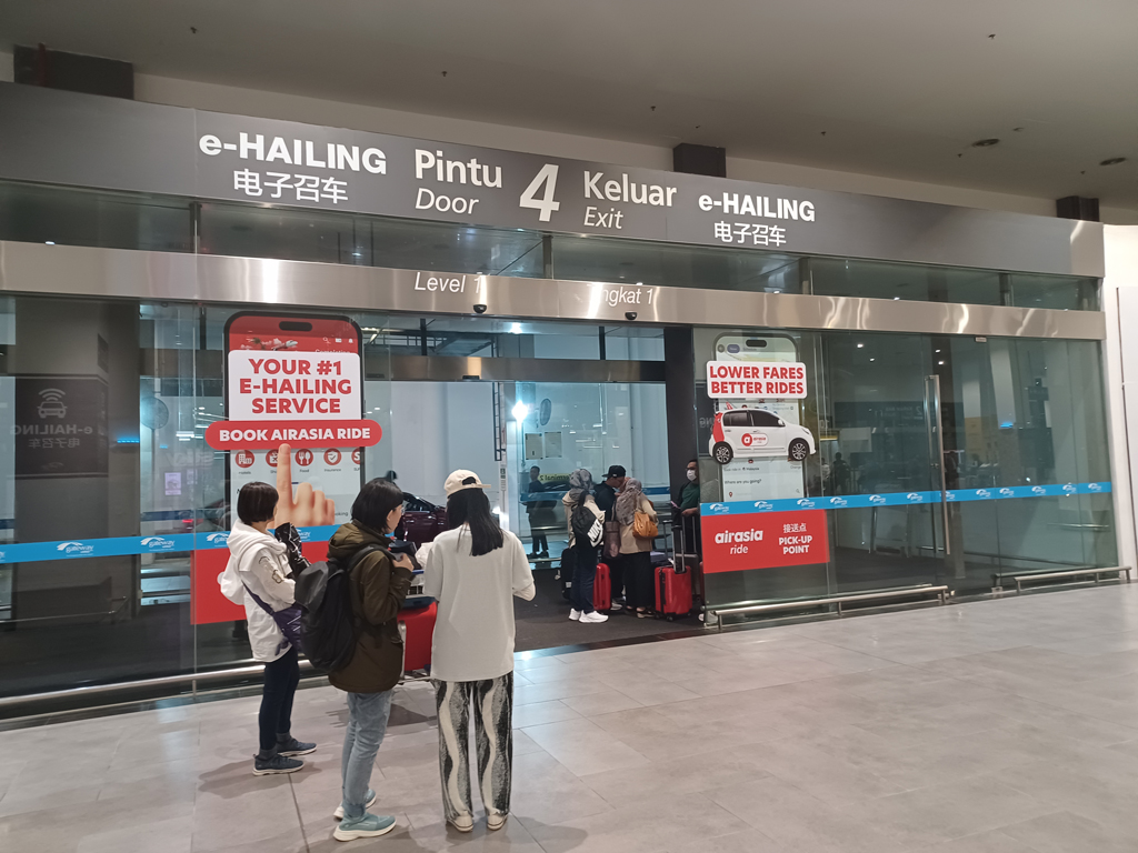 Grab Waiting Area at klia2