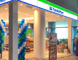 FamilyMart at klia2